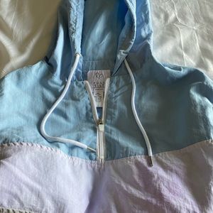 Cute windbreaker! Lightly worn!